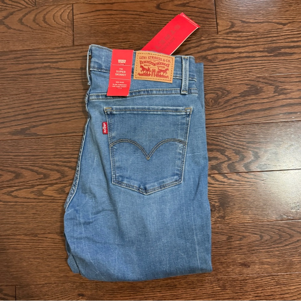 Levi’s Jeans 710 Super Skinny Mid-Rise Medium Wash